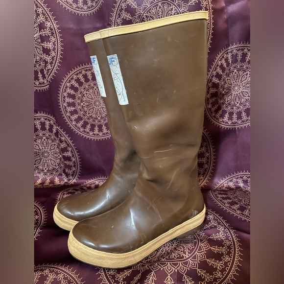 Salmon Sisters Xtratuf boots - Picture 9 of 11